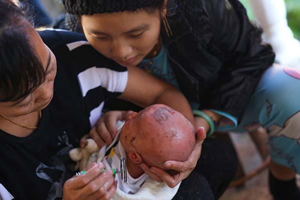 云南13岁少年夫妻：渡蜜月看《喜洋洋与灰太狼》