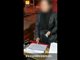 郑州医院副院长过卡点时连说16次“不戴口罩”