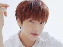 超新星组合队长郑允鹤确诊 系韩国首位确诊艺人