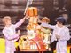 TFBOYS十周年蛋糕倒塌 三小只现场全程无互动