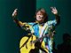 伍佰演唱会麦克风都不拿了