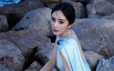 杨幂戛纳造型一袭淡蓝色闪钻长裙熠熠发光