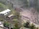 河北阜平山洪暴发车辆被冲走 街道化为河流